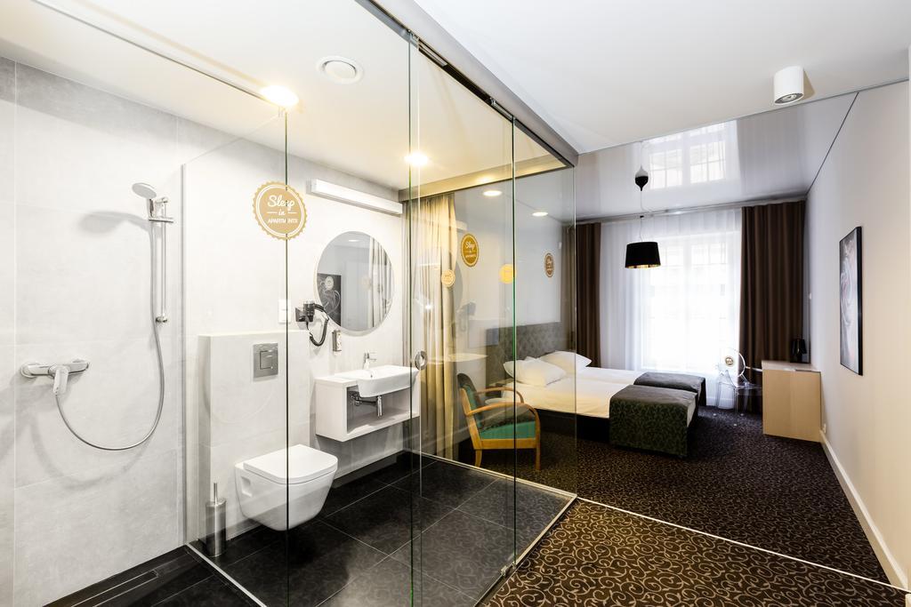 Sleep In Hostel & Apartments Stary Rynek Poznan Room photo