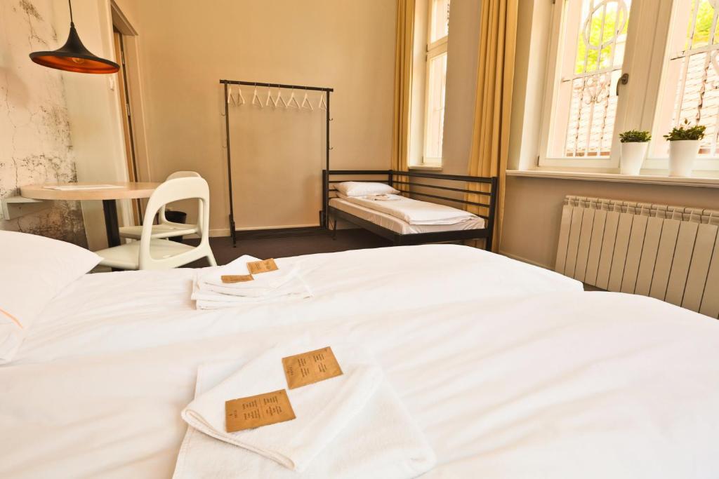 Sleep In Hostel & Apartments Stary Rynek Poznan Room photo